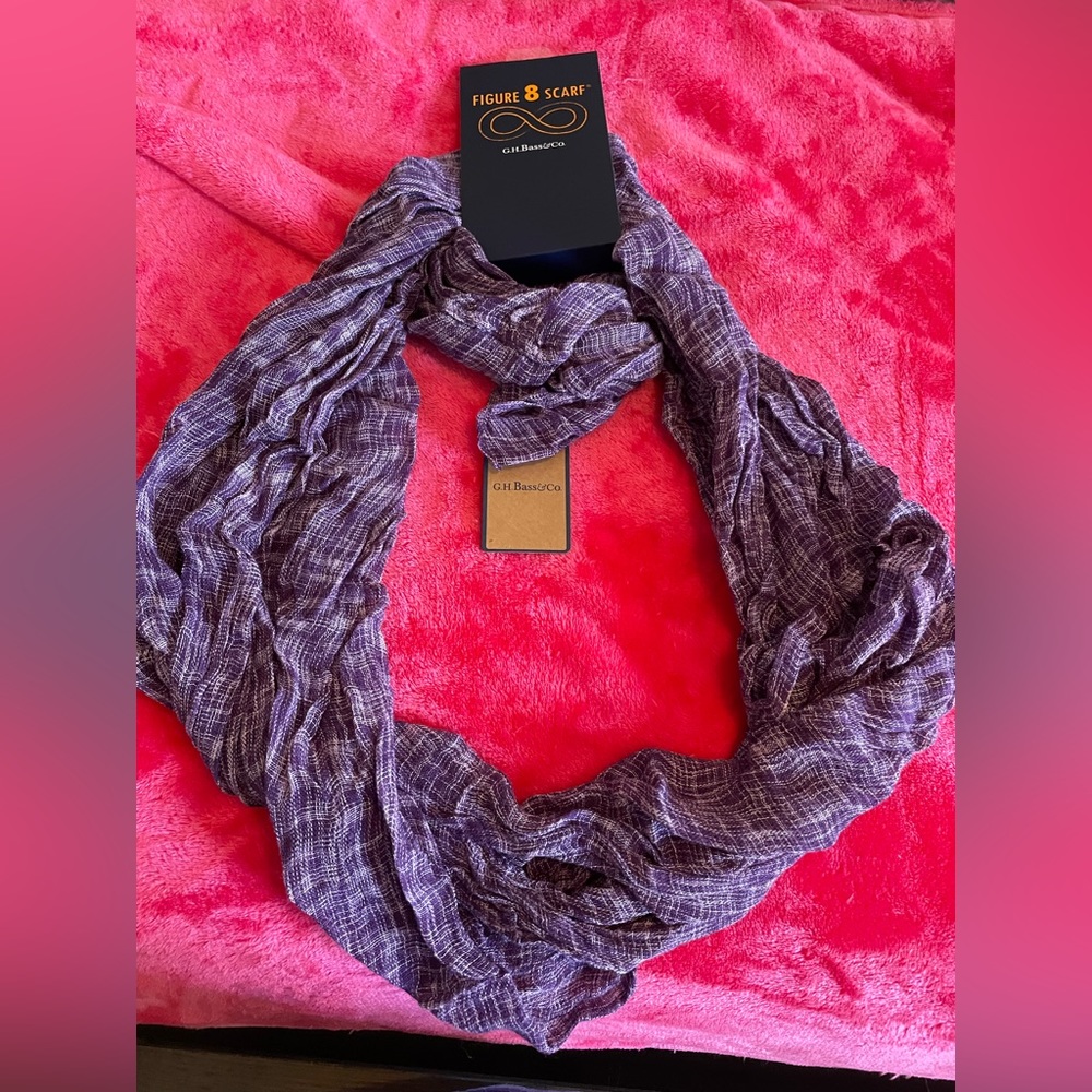 G H Bass CO Figure 8 Scarf New with tags
